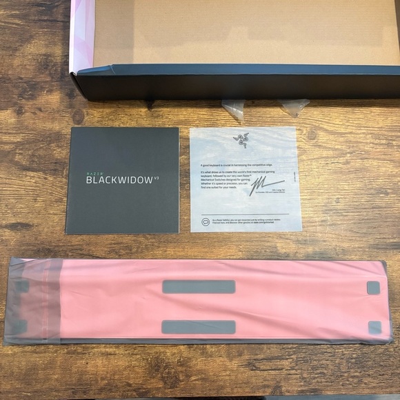 Razer BlackWidow V3 Quartz Keyboard with RGB Lighting - Picture 10 of 10